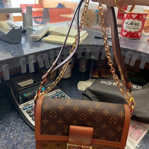 Louis Vuitton - Picture 4 of 7